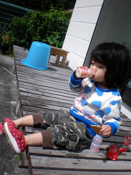 ヤクルトを飲むちまき先生