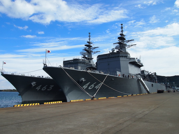 掃海母艦「うらが」「ぶんご」