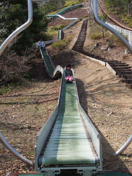 ローラー滑り台