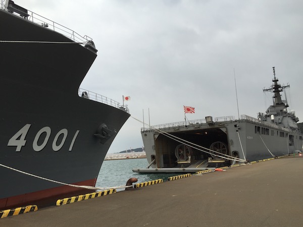 輸送艦おおすみ